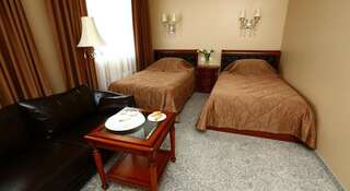 Гостиница Ваш Отель Южноуральск Стандартный номер с 2 односпальными кроватями и диваном-2